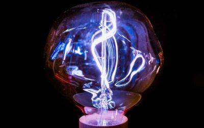 La historia de la electricidad y sus avances más importantes.