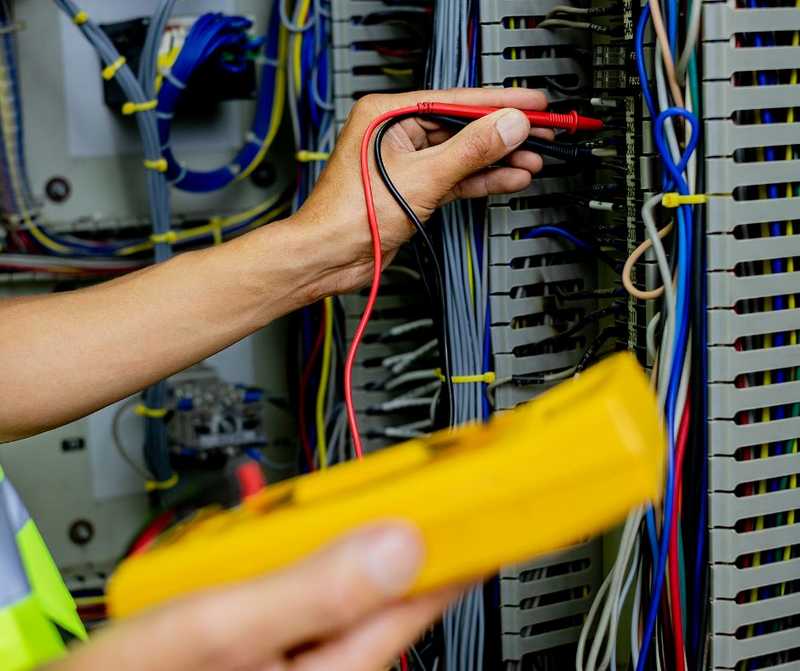 MOAMAD circuito eléctrico